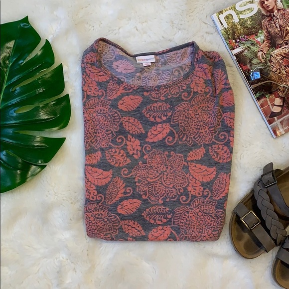 LuLaRoe Tops - 🎄Lularoe grey/pink floral and paisley Irma xs